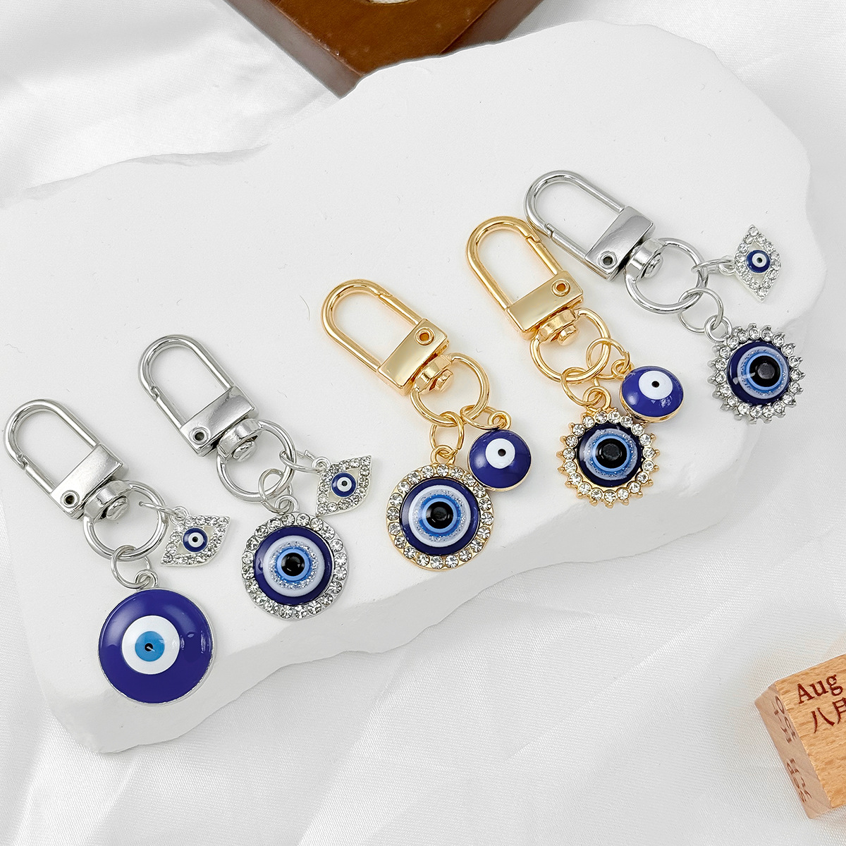 Breloczek do kluczy z rzęsami, – Men Accessories Evil Eye recenzja i cena